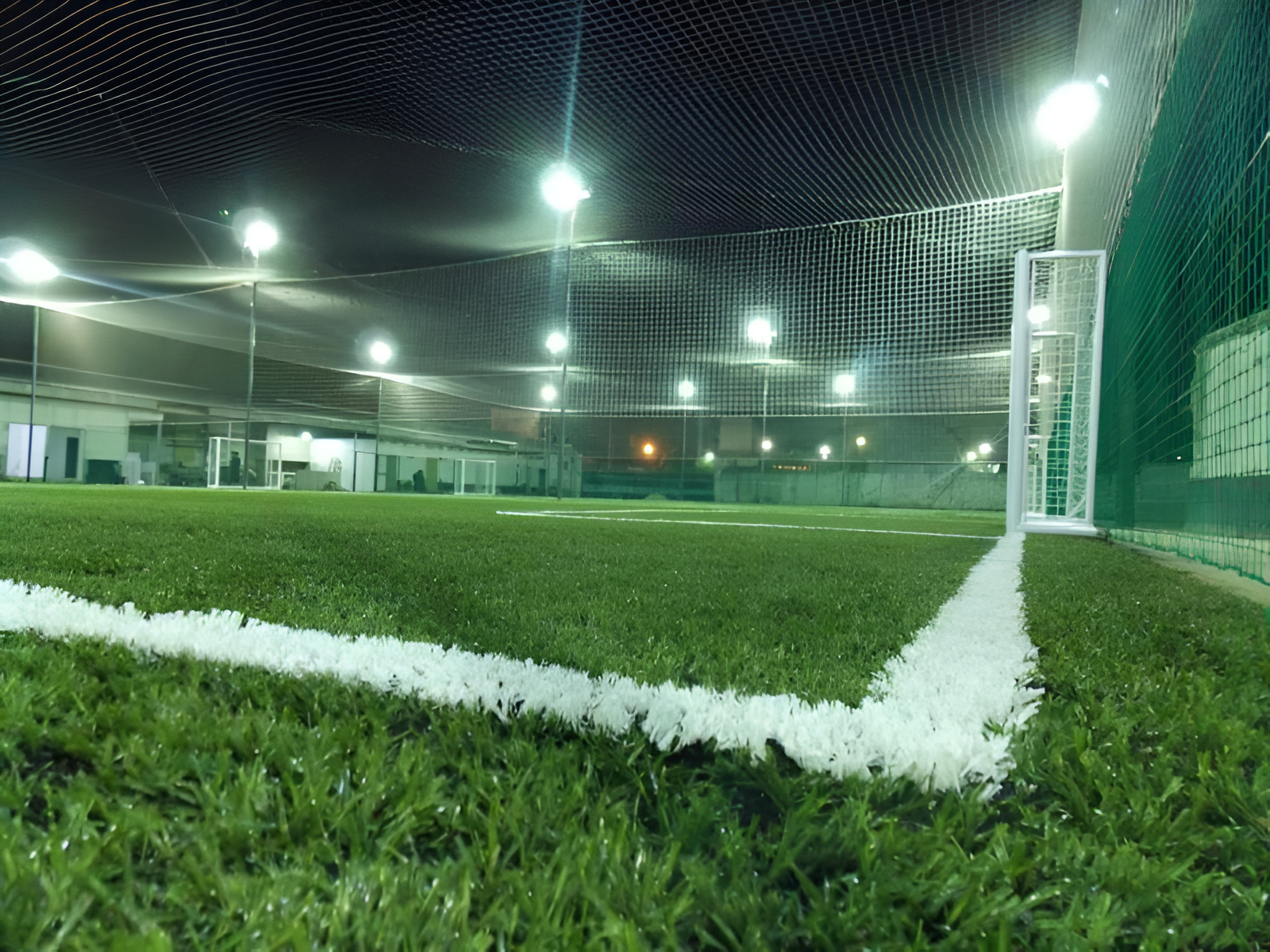Cancha de fútbol indoor con césped sintético RR Cesped de alta calidad
